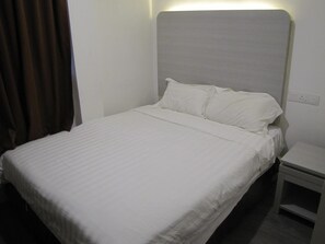 Schreibtisch, schallisolierte Zimmer, kostenloses WLAN
