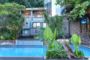 Outdoor pool - Oak Tree Emerald Hotel & Conventions Semarang (Semarang)