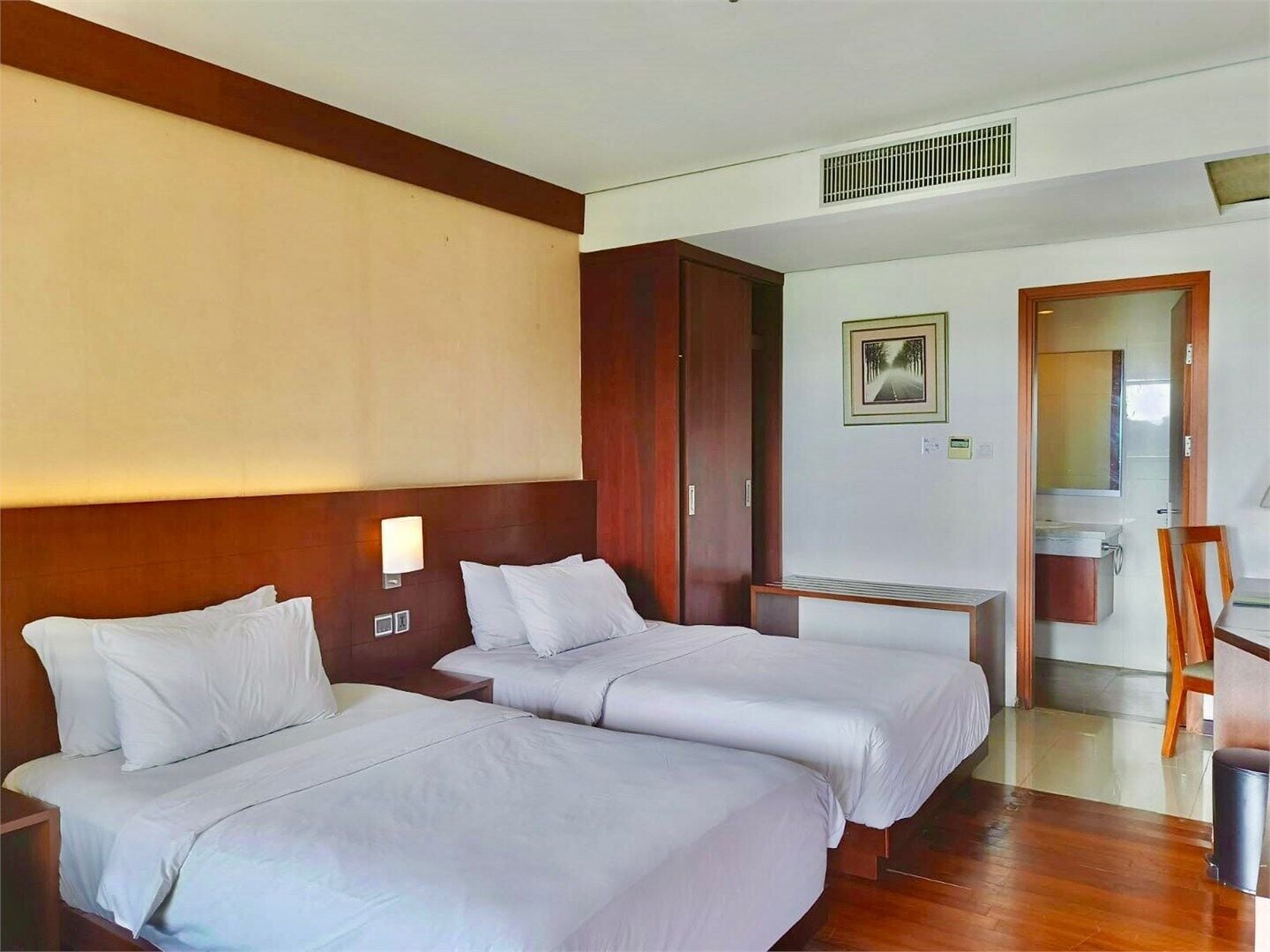 Deluxe Twin Room without Balcony
