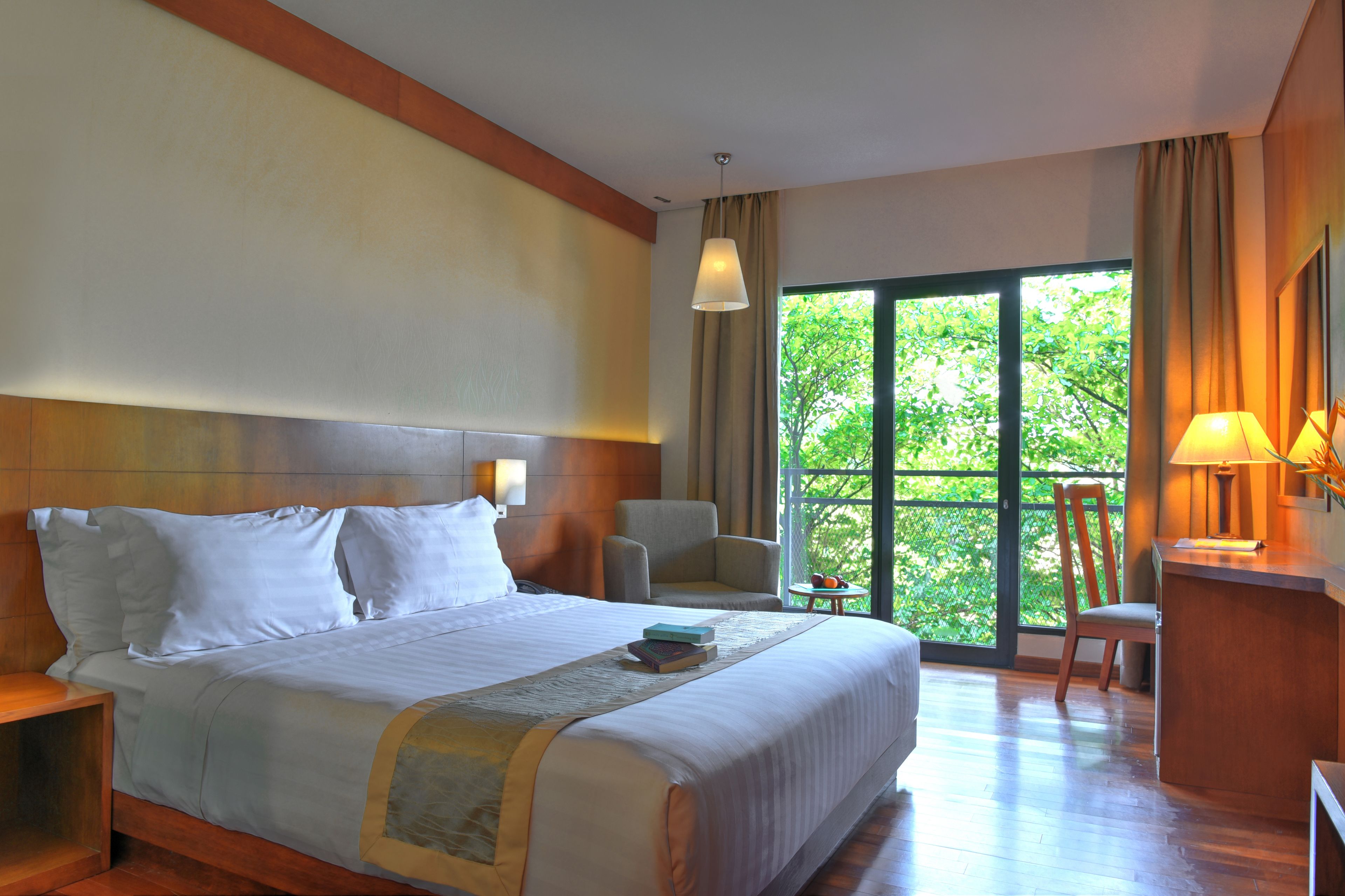 Deluxe King with Balcony | In-room safe, desk, free WiFi, bed sheets