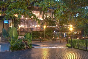 Garden - Oak Tree Emerald Hotel & Conventions Semarang (Semarang)