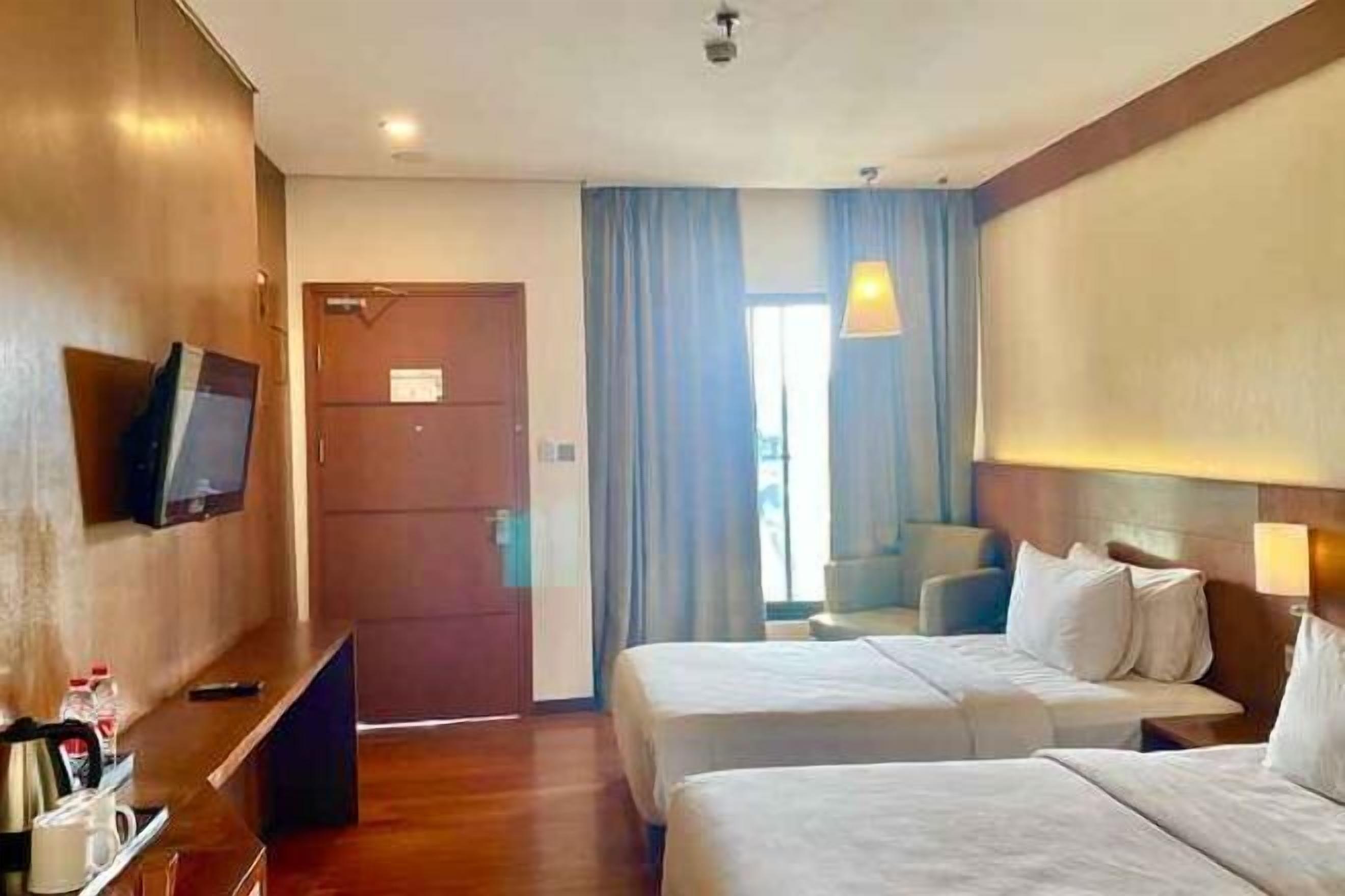 Minibar, in-room safe, desk, free WiFi