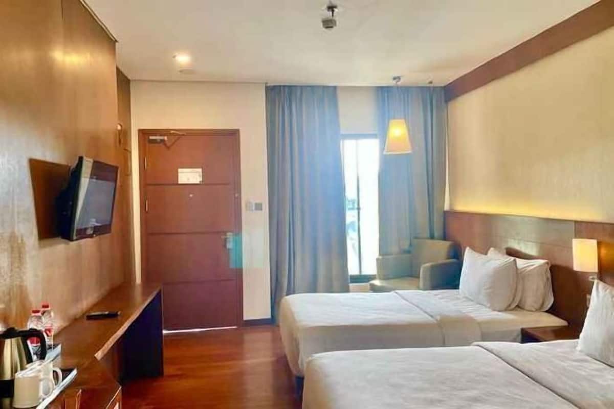 Minibar, in-room safe, desk, free WiFi