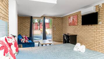 Family Room | Iron/ironing board, free WiFi, bed sheets