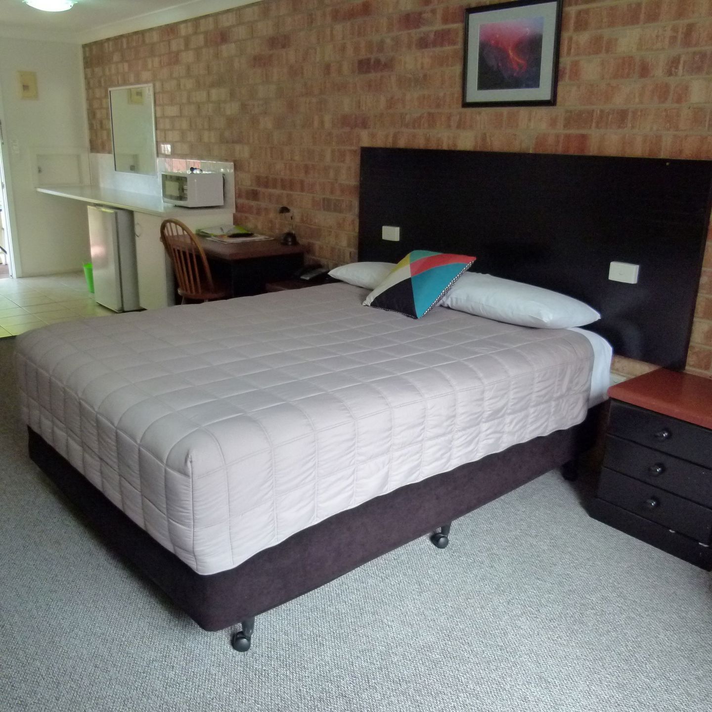 Iron/ironing board, free WiFi, bed sheets