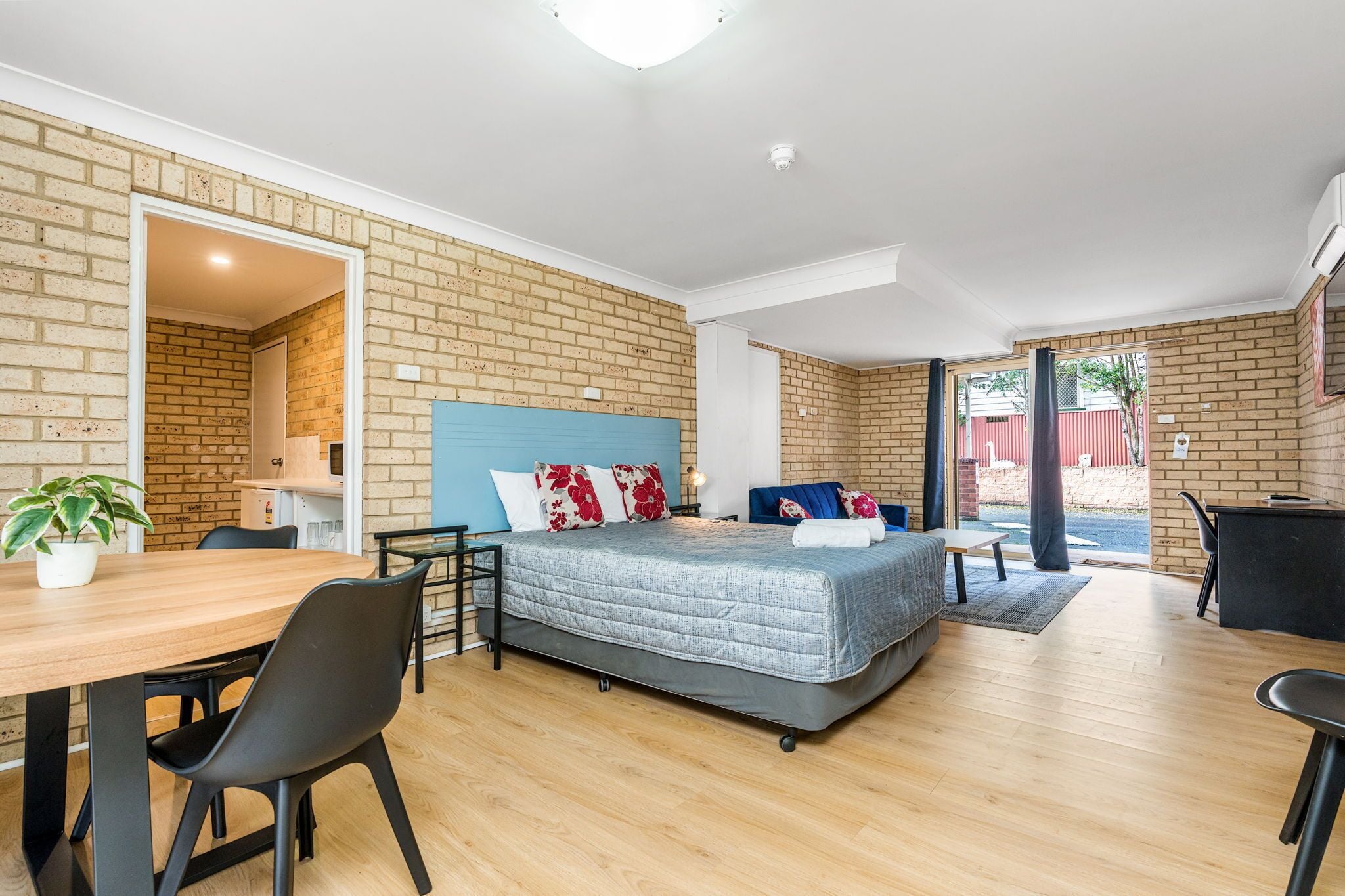 Family Room | Iron/ironing board, free WiFi, bed sheets