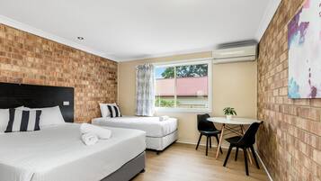 Classic Twin Room | Iron/ironing board, free WiFi, bed sheets