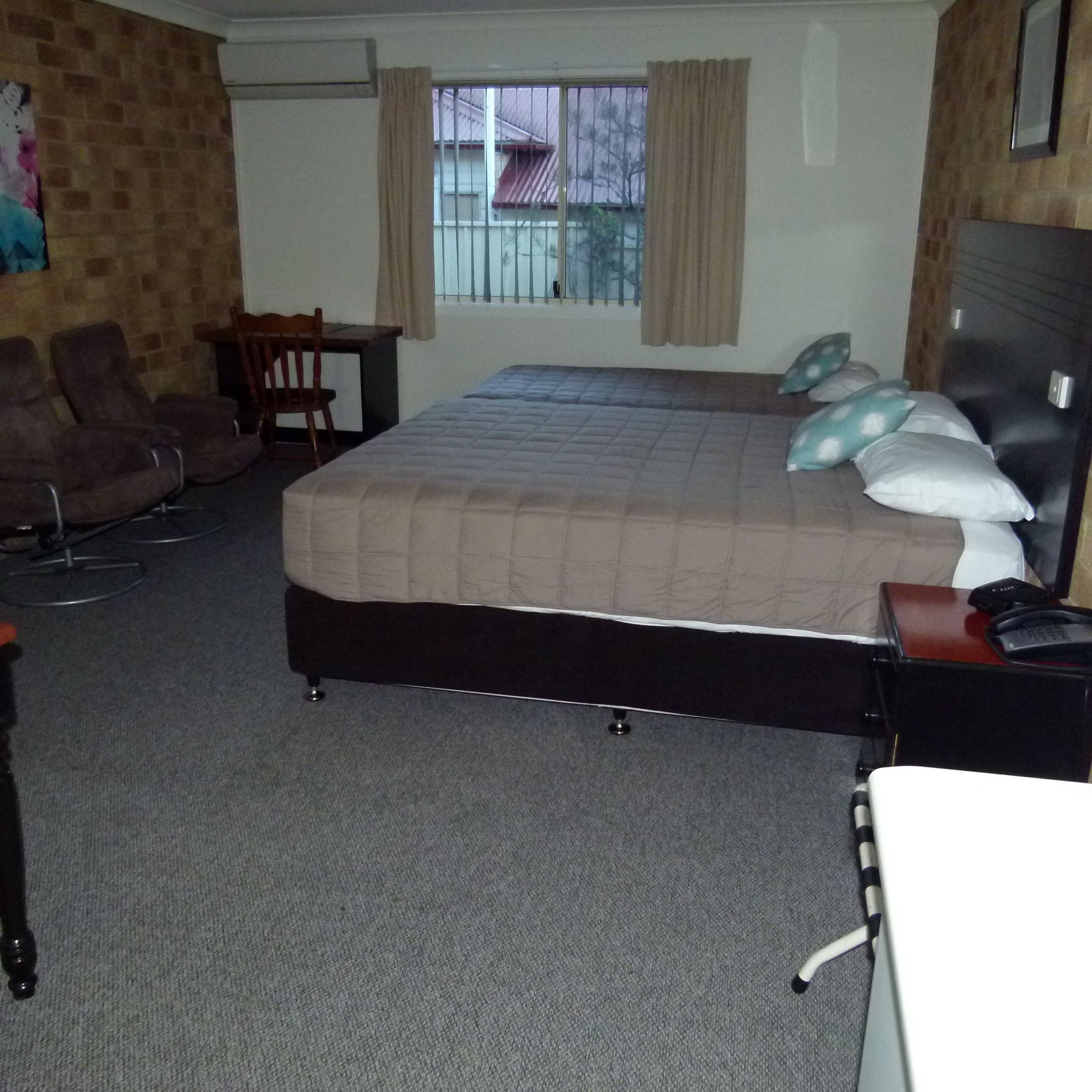 Iron/ironing board, free WiFi, bed sheets