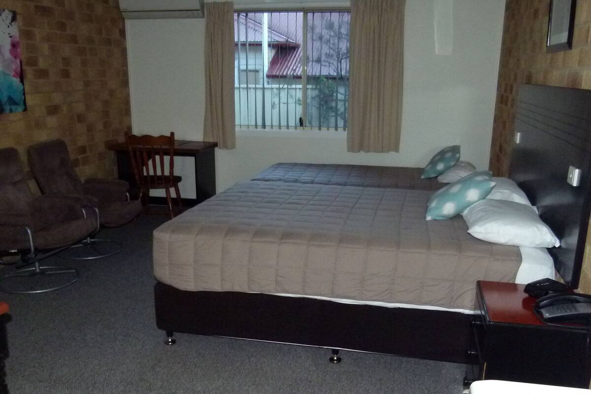 Iron/ironing board, free WiFi, bed sheets