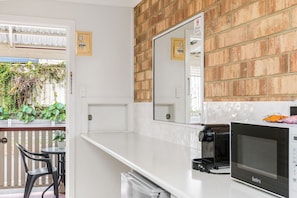 King Room | 1 bedroom, iron/ironing board, free WiFi, bed sheets