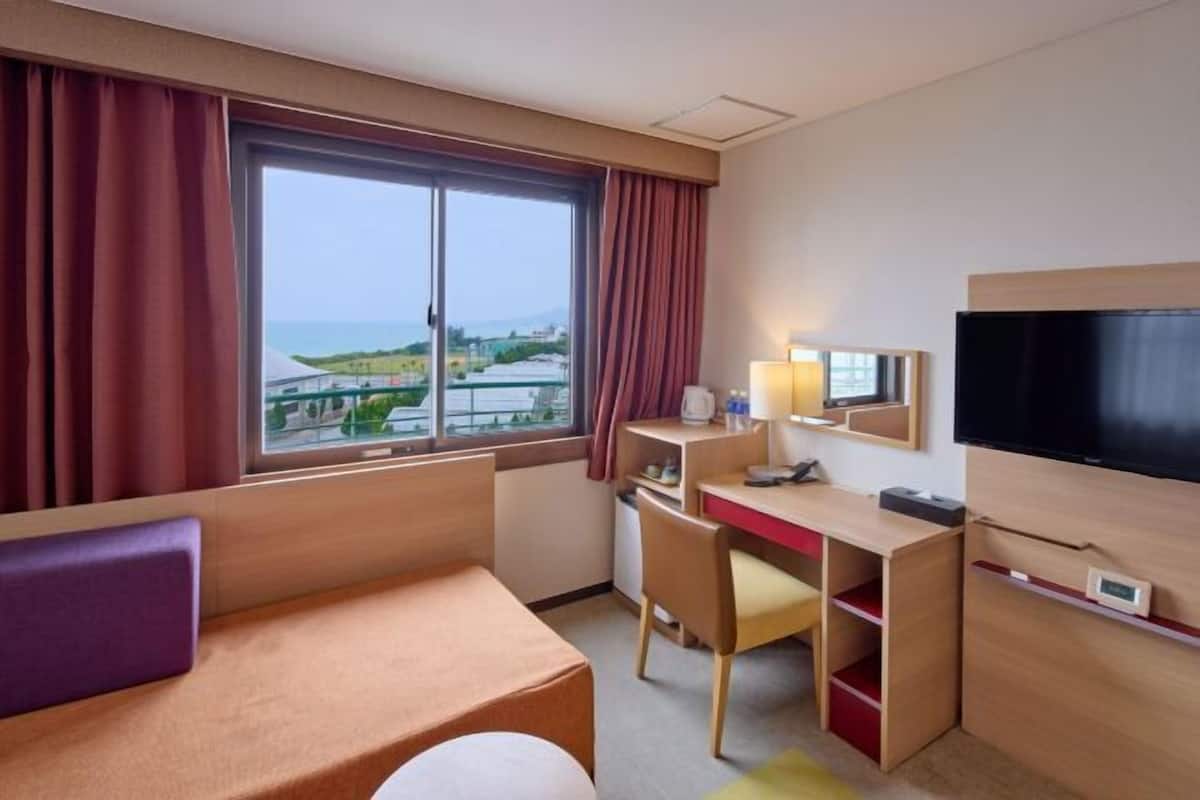 In-room safe, individually decorated, individually furnished, desk