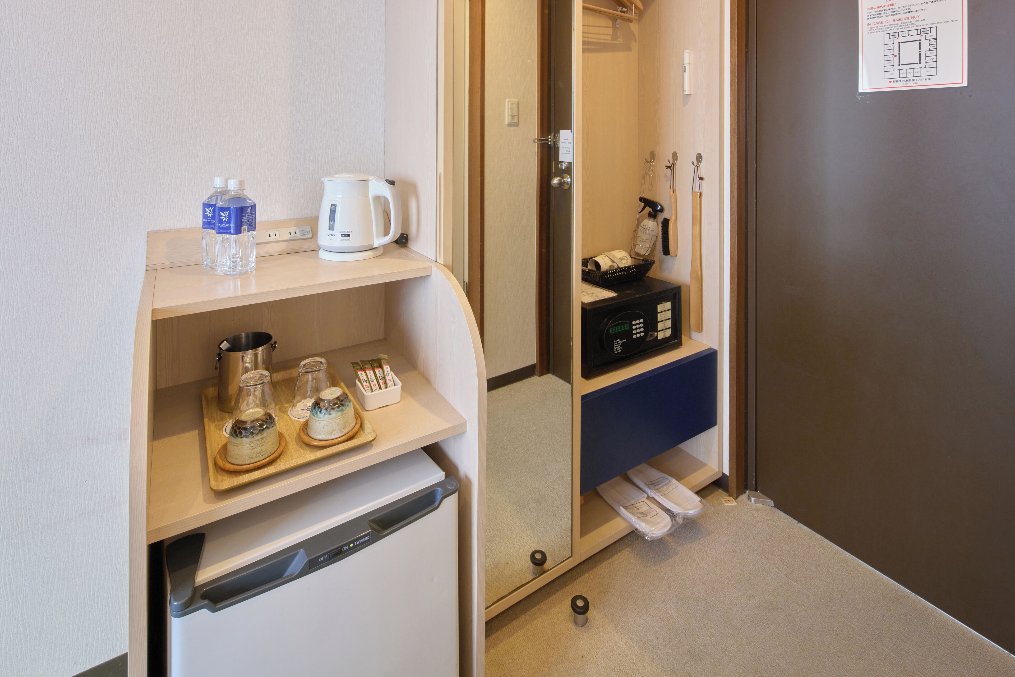 in-room safe, individually decorated, individually furnished, desk