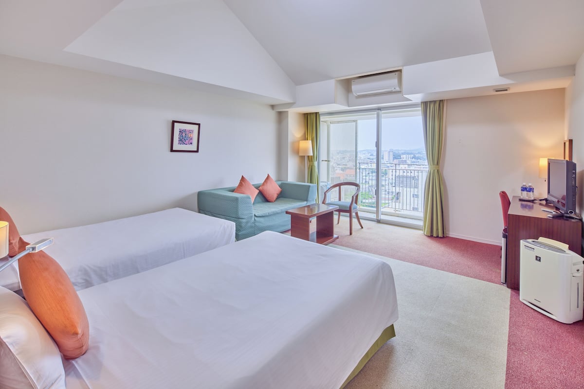In-room safe, individually decorated, individually furnished, desk