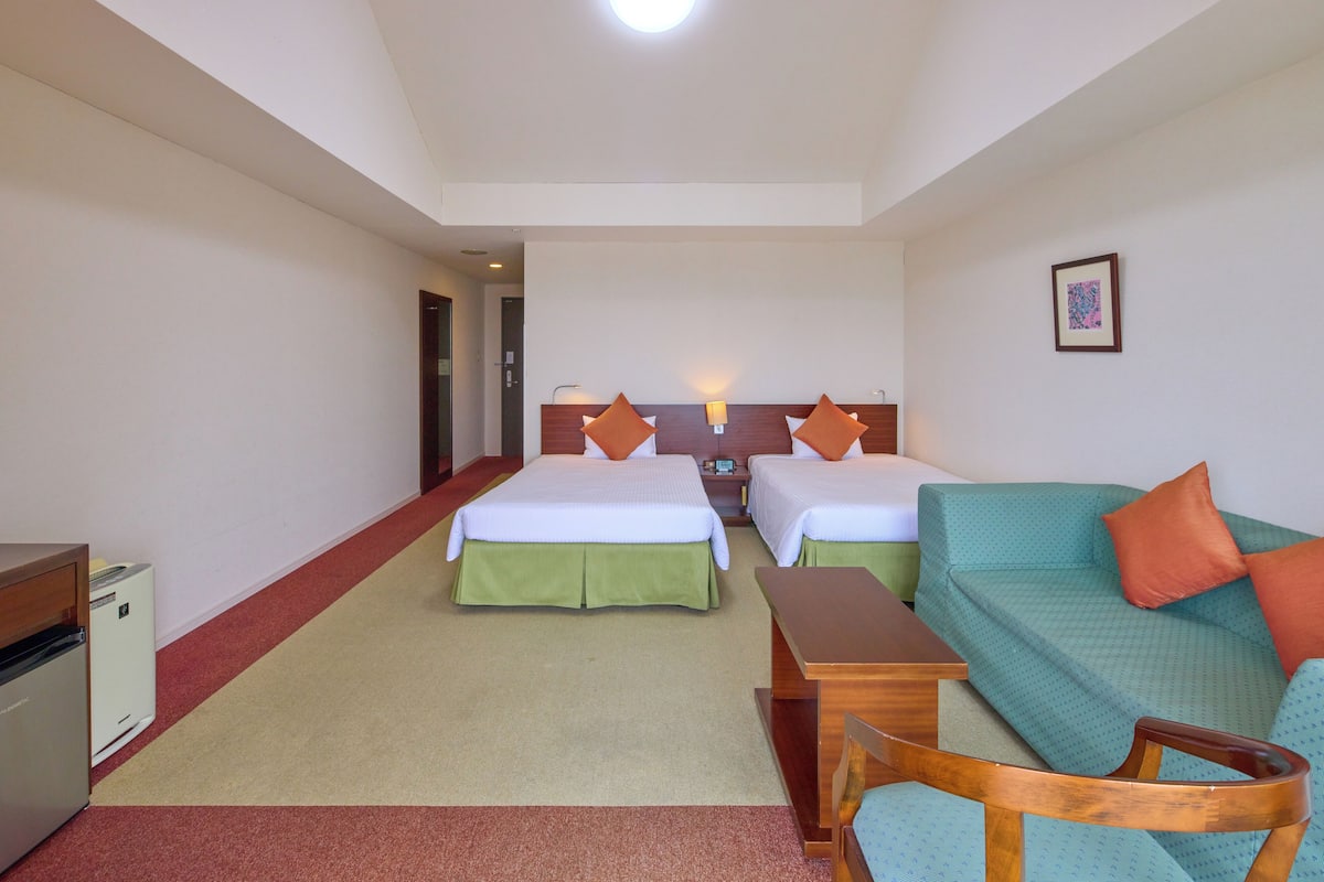 In-room safe, individually decorated, individually furnished, desk