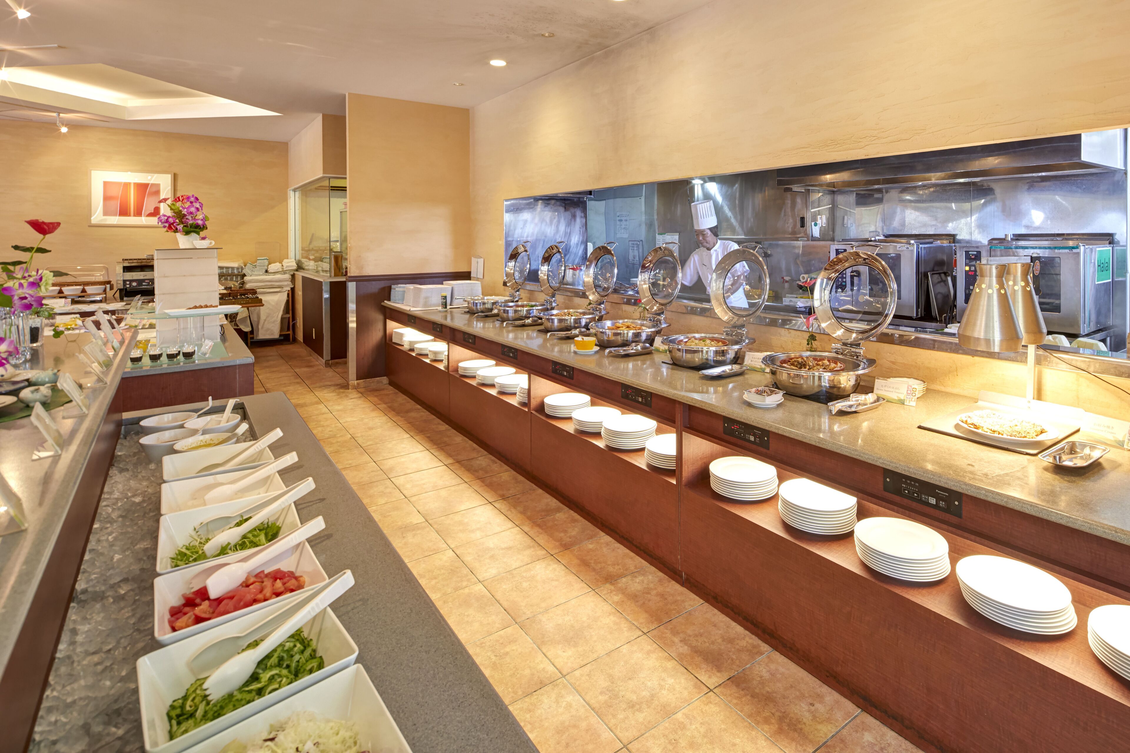 Daily buffet breakfast (JPY 1870 per person)