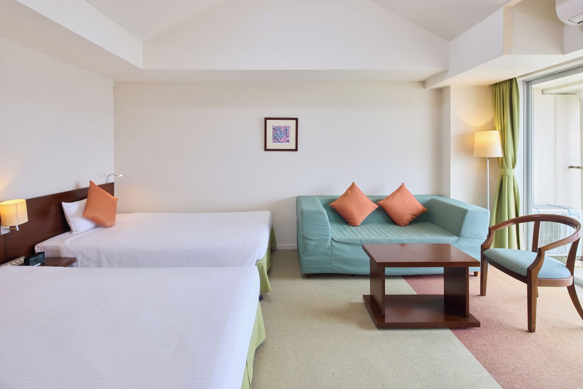 In-room safe, individually decorated, individually furnished, desk