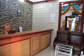 Reception - Hotel New Deepak (Mumbai)
