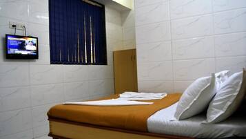 Desk, rollaway beds, free WiFi
