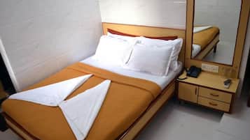 Desk, rollaway beds, free WiFi