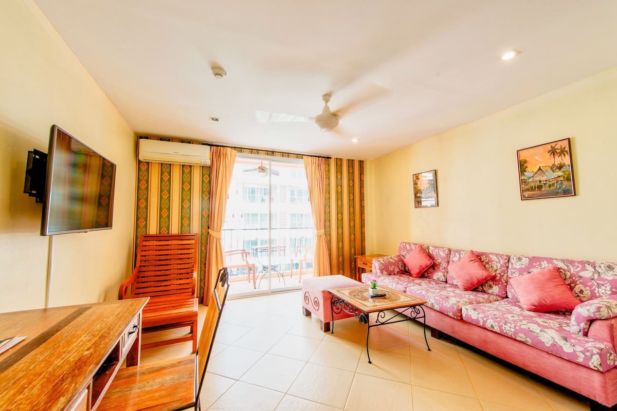 Deluxe Room | Living room | LCD TV
