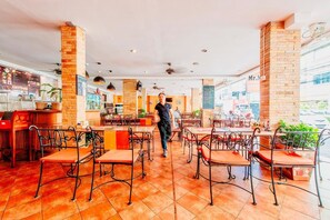 Dining - High Lords Residence (Pattaya)