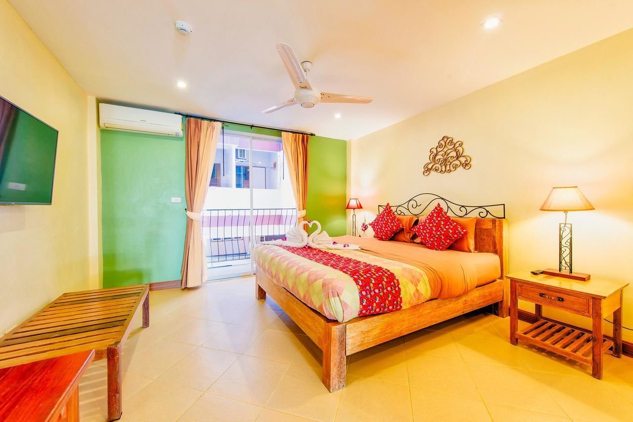 family room | in-room safe, blackout curtains, rollaway beds, free wifi