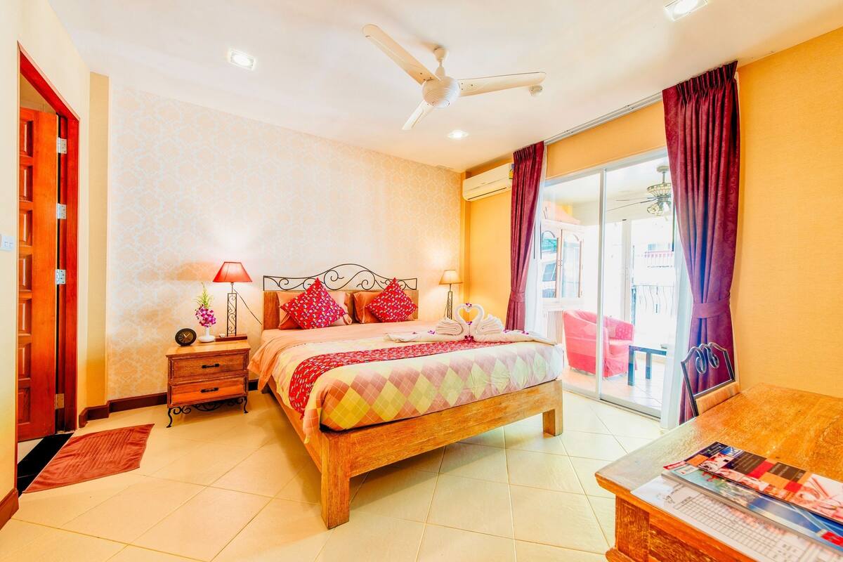 Penthouse, 1 Bedroom | In-room safe, blackout drapes, rollaway beds (surcharge), WiFi (free)