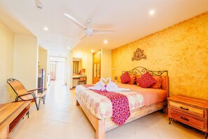 In-room safe, blackout drapes, rollaway beds, free WiFi - High Lords Residence (Pattaya)