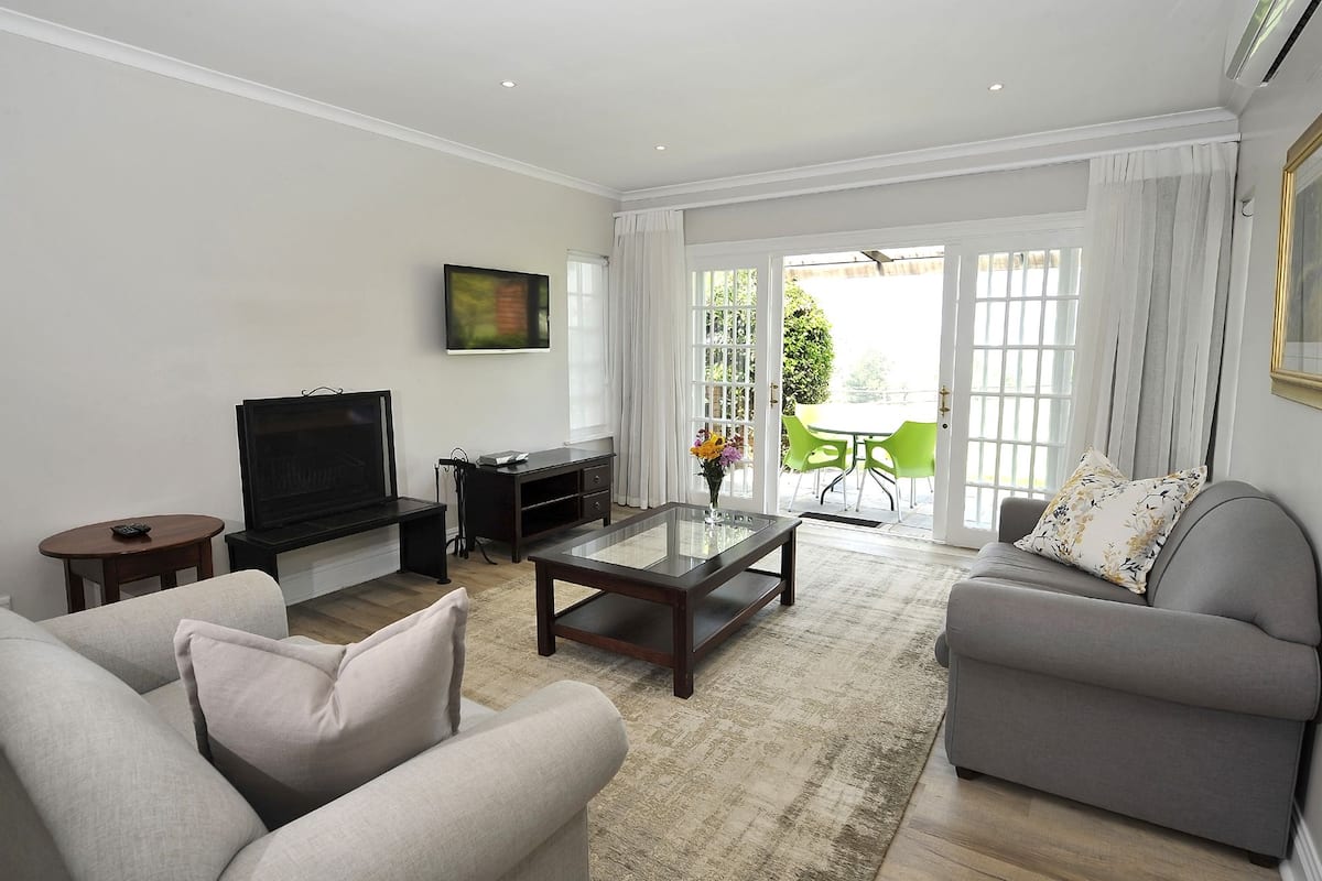 2 Bedroom Self-catering Cottage (5) | Premium bedding, in-room safe, desk, blackout drapes