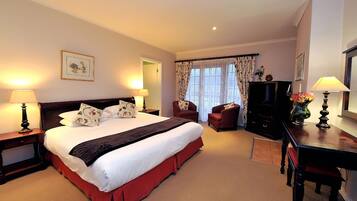 Premium bedding, in-room safe, desk, blackout curtains