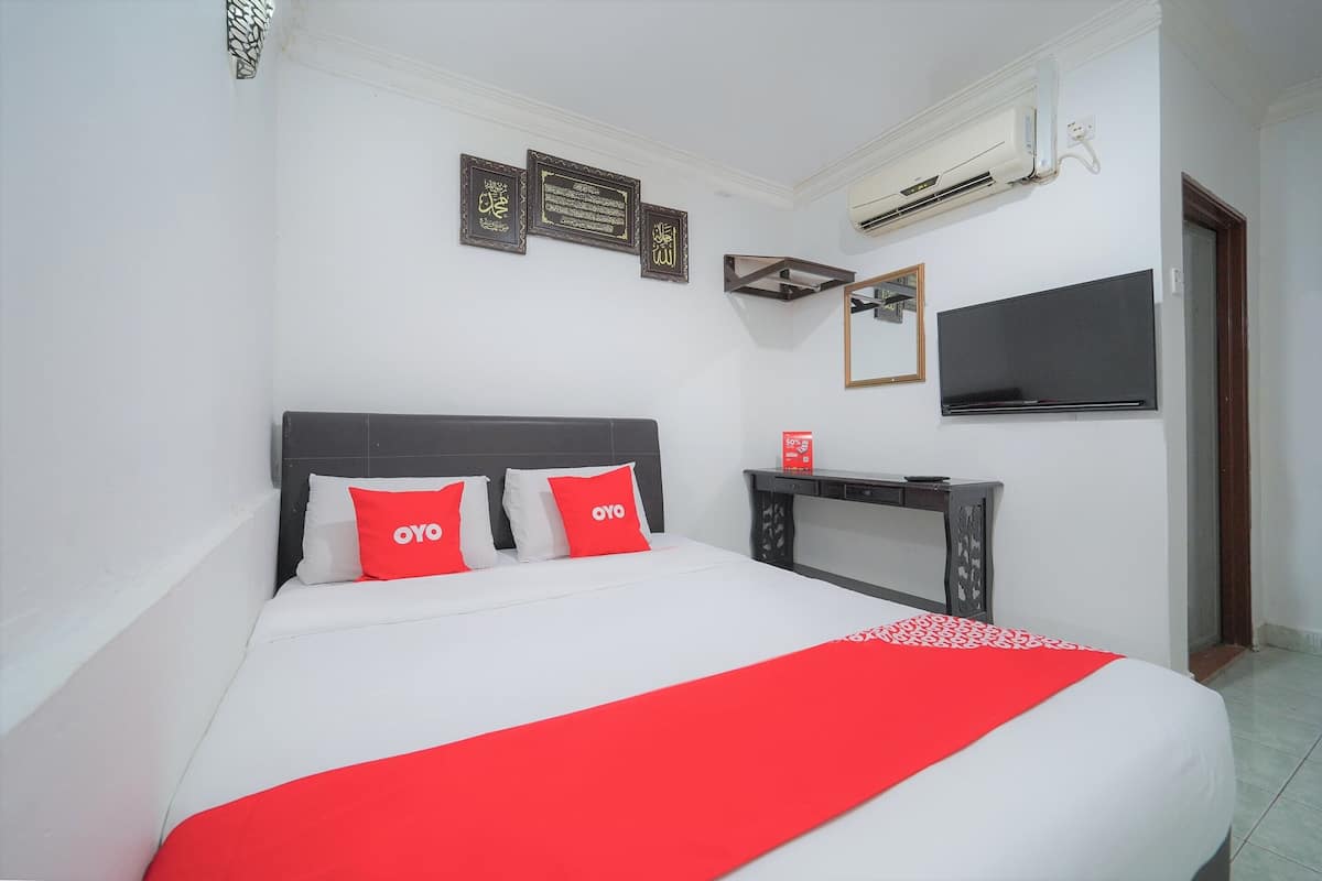 1 habitación, escritorio y espacio para trabajar con laptop