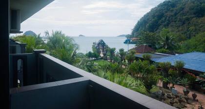 Penarak Bamboo Beach Motel