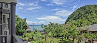 Penarak Bamboo Beach Motel