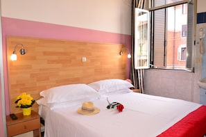 ビジネス ダブルまたはツインルーム 1 ベッドルーム | ミニバー、アイロン / アイロン台、WiFi (無料)、ベッドシーツ