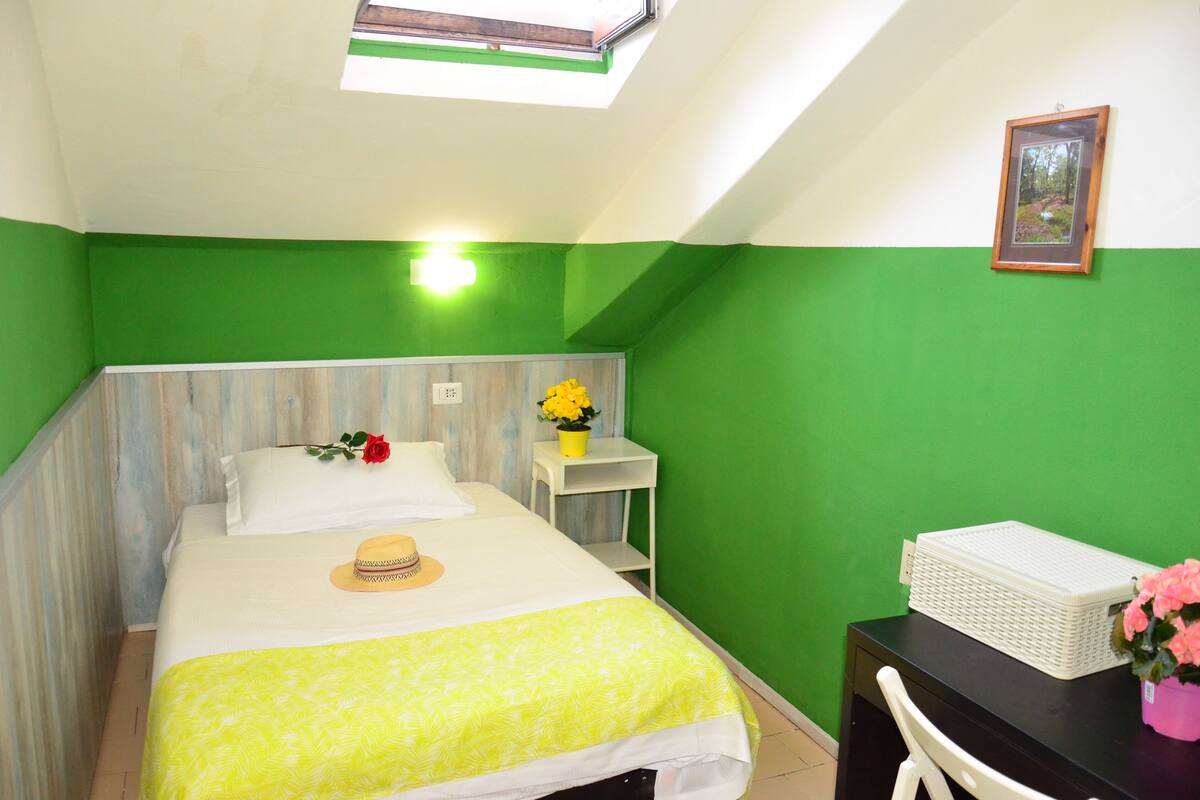 Singola Economy | Minibar, ferro/asse da stiro, Wi-Fi gratuito, lenzuola