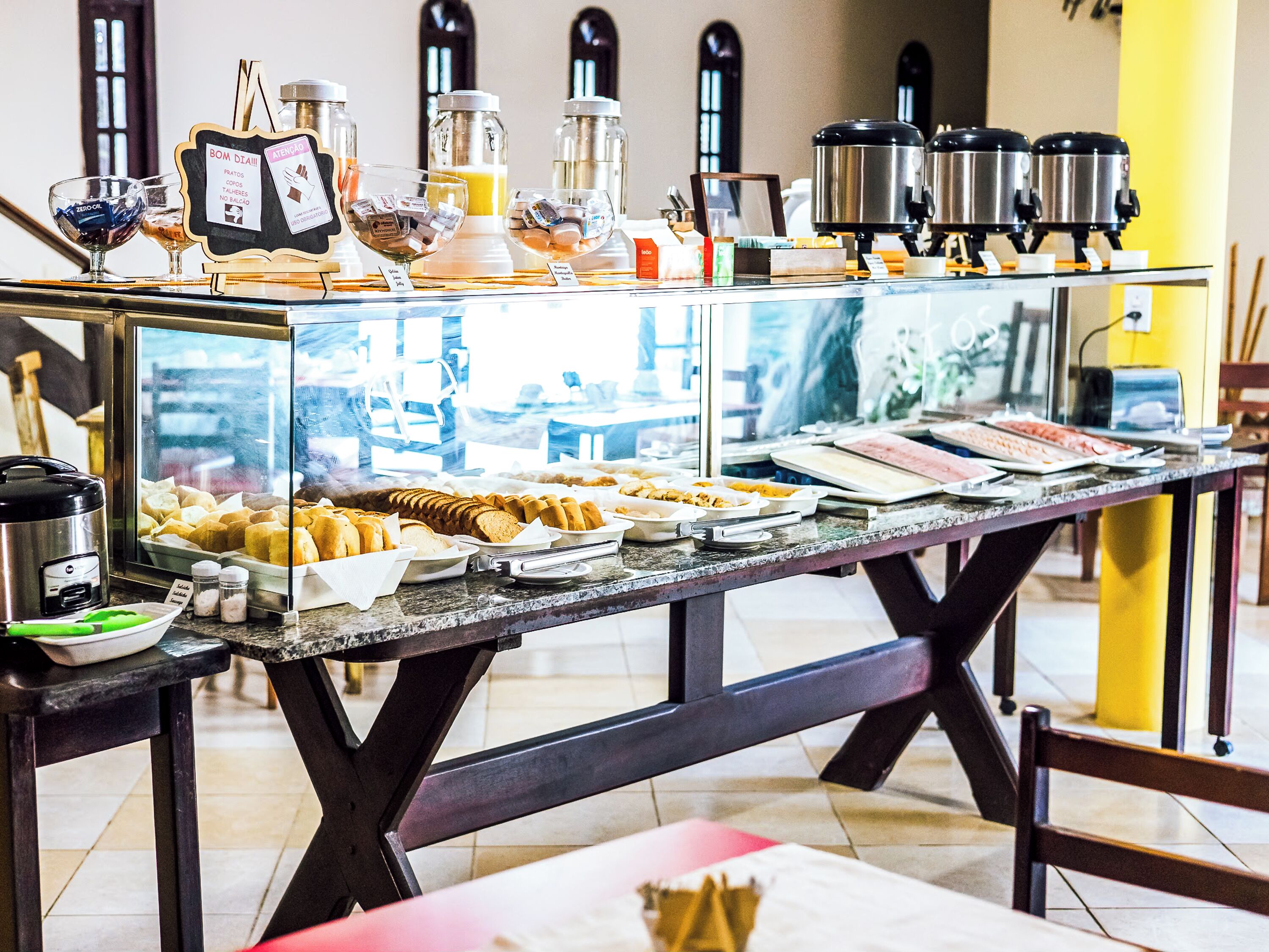 含每日吃到飽早餐