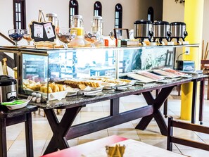 Free daily buffet breakfast