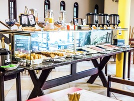 包含每日自助早餐