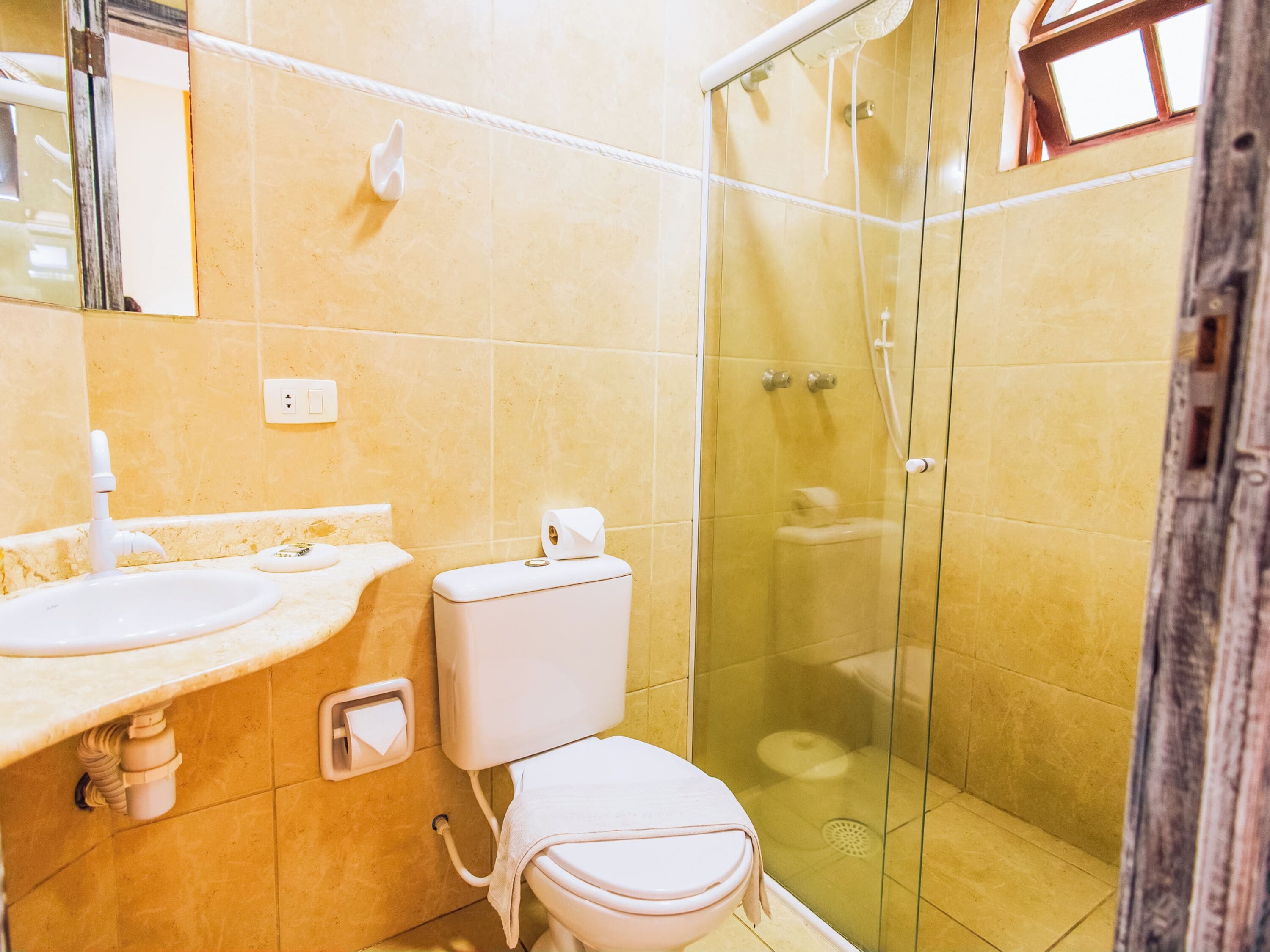 friends suite | bathroom | shower, designer toiletries, hair dryer, towels