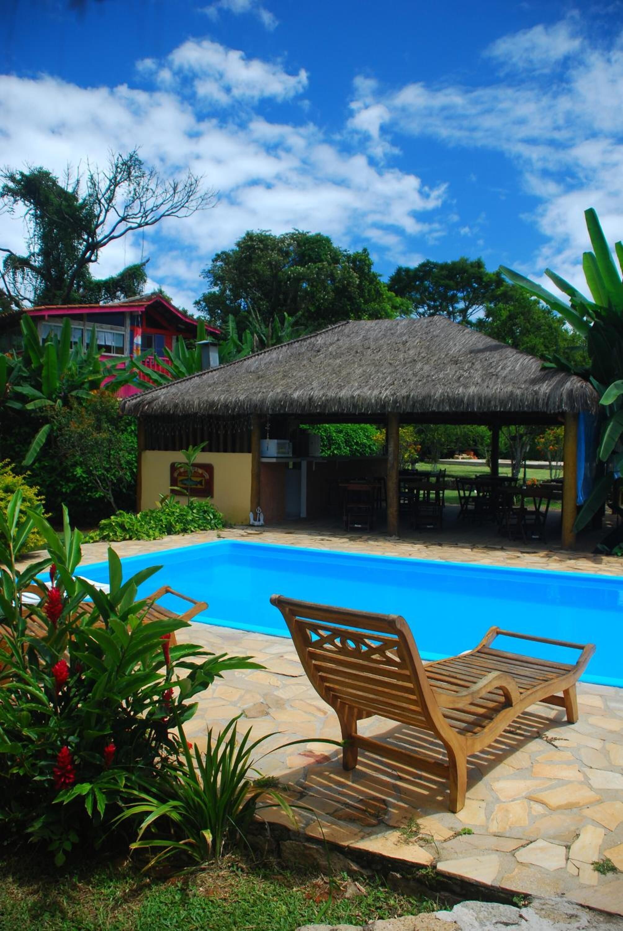 حمّام سباحة خارجي، مقاعد للتشمس