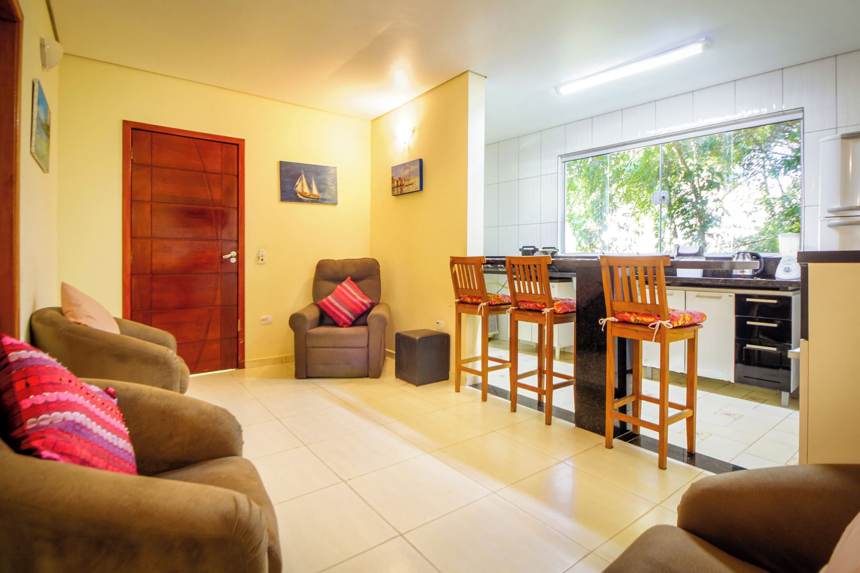 suíte família  sêxtupla | living area | 20-inch tv with satellite channels