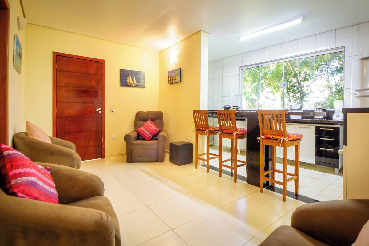 suíte família  sêxtupla | living area | 20-inch tv with satellite channels