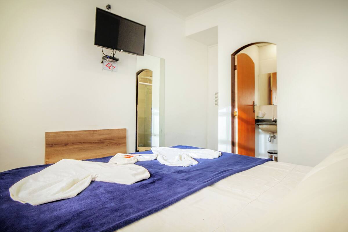Minibar, coffres-forts dans les chambres, draps fournis