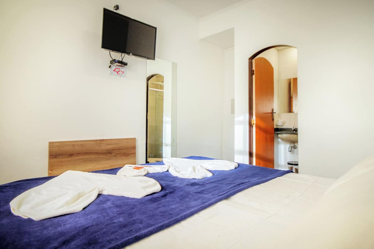 SuĂte PersonnalitĂ© | 2 bedrooms, minibar, in-room safe, bed sheets