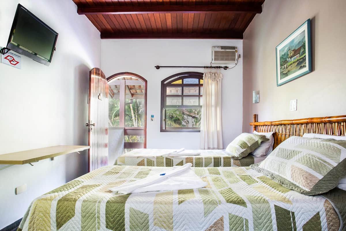 2 bedrooms, minibar, in-room safe, bed sheets