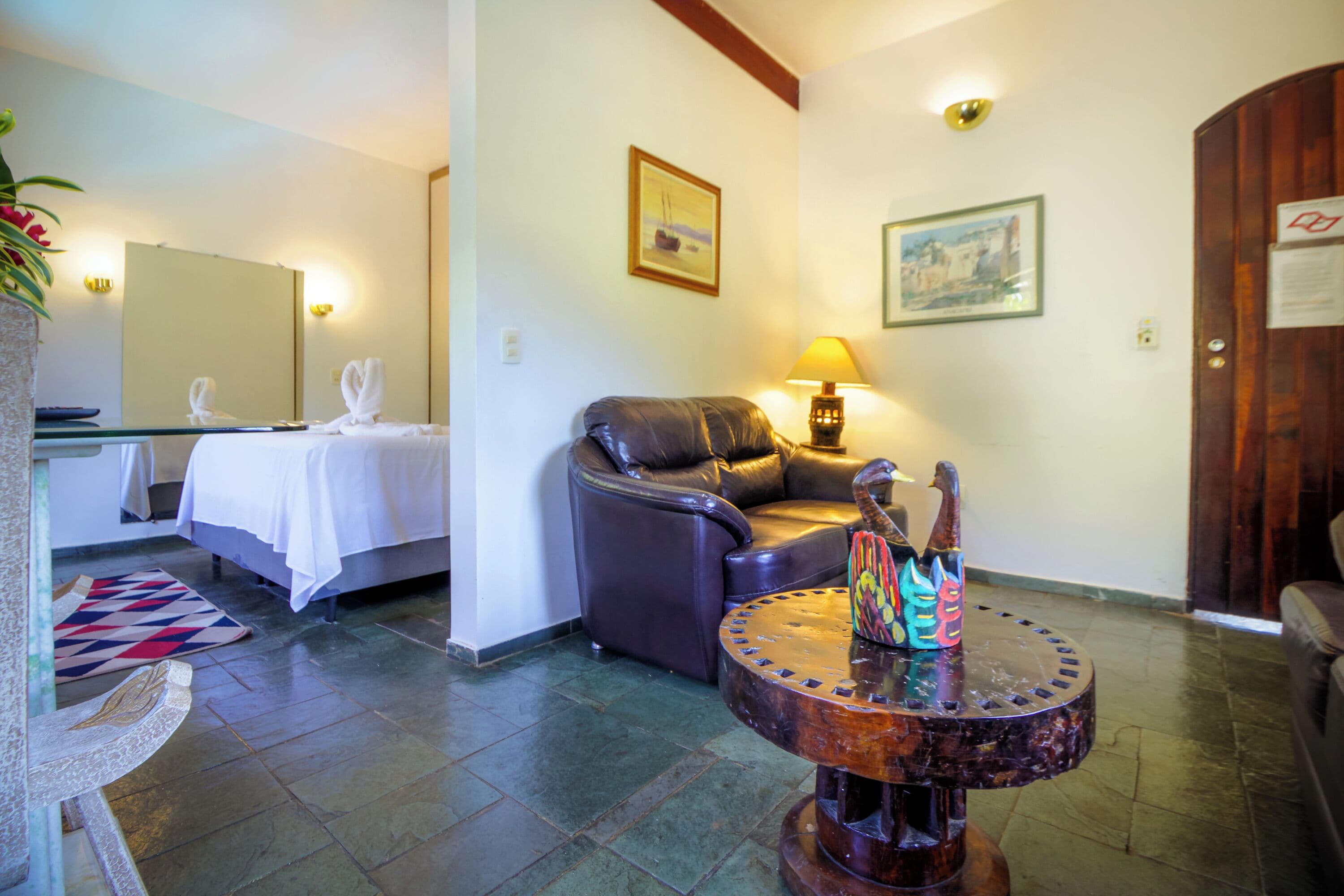 vip hidro | living room | 20-inch tv with satellite channels