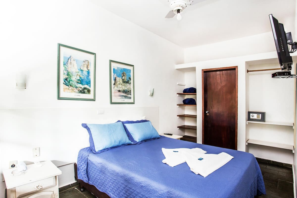 2 bedrooms, minibar, in-room safe, bed sheets