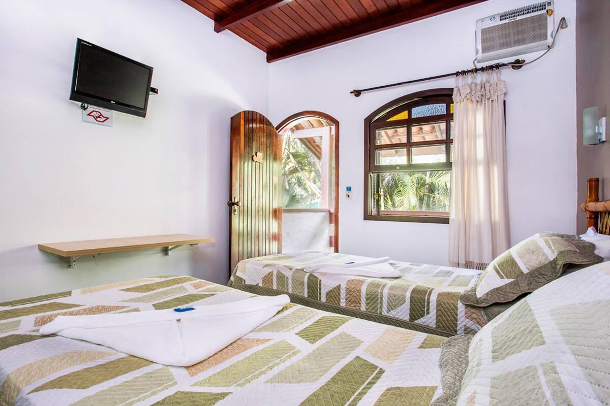 Minibar, coffres-forts dans les chambres, draps fournis