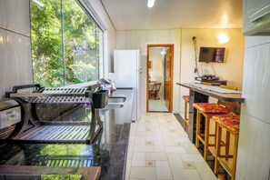 Suíte Família  Sêxtupla | Private kitchen - VELINN Feiticeira Praia Hotel (Ilhabela)