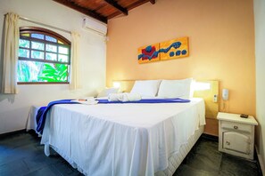 Suíte Standard Tripla | Minibar, in-room safe, bed sheets - VELINN Feiticeira Praia Hotel (Ilhabela)